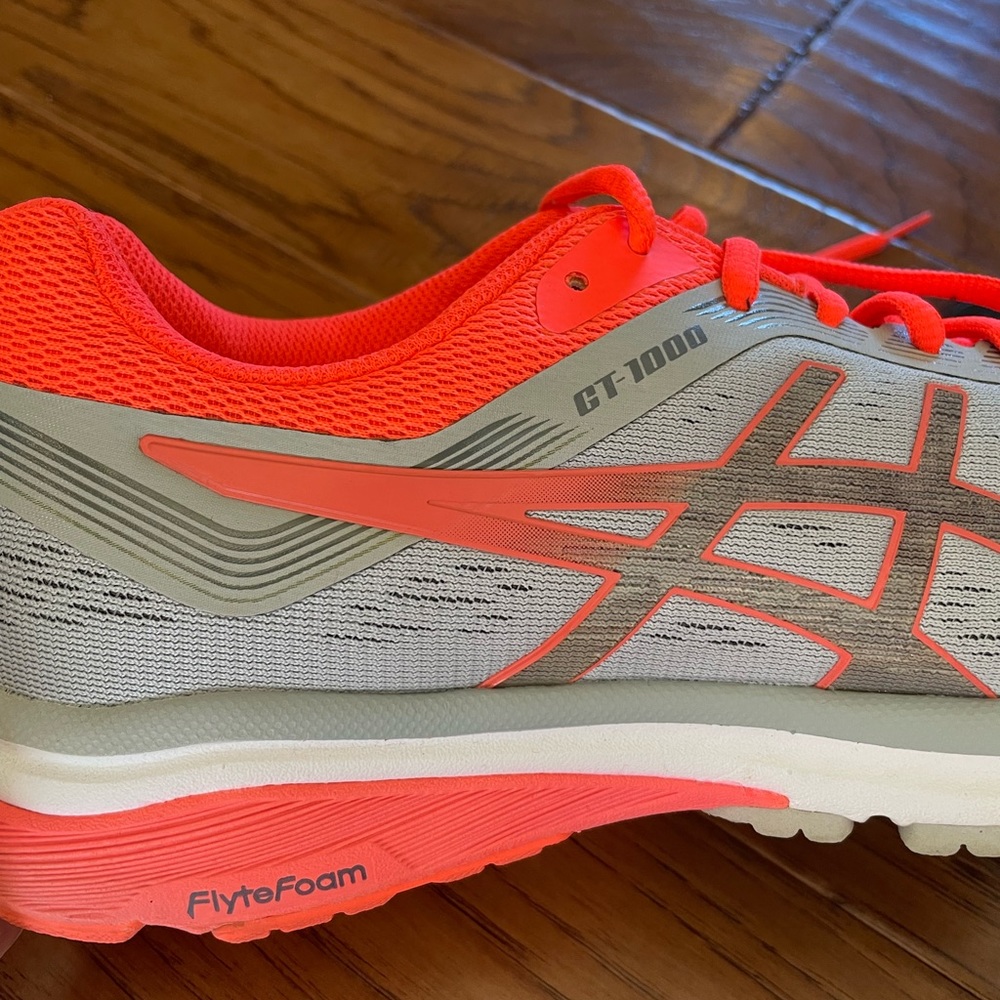Women’s ASICS - Picture 3 of 8